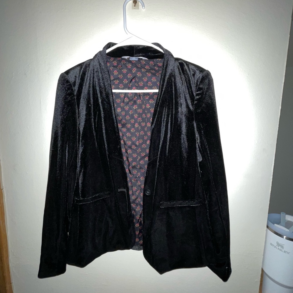 Elegant Black Velvet Women's Jacket